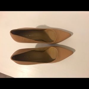 Nine West nude pumps new w/o tags never been worn